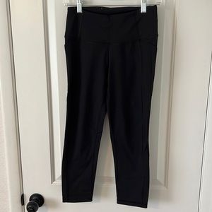 Knockout VICTORIA SPORT 7/8 Solid Black Pocket legging by Victoria’s Secret S